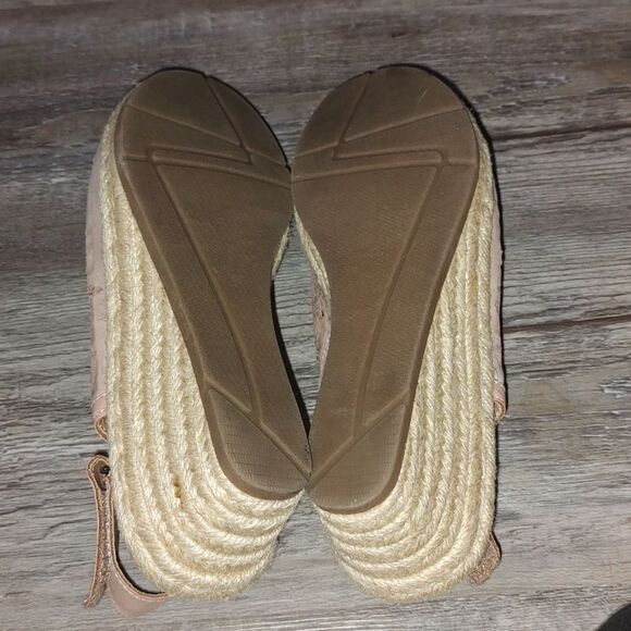 Earth Origins Leather Perforated Wedges Naples Nevada  Sz 8.5 - Picture 7 of 8